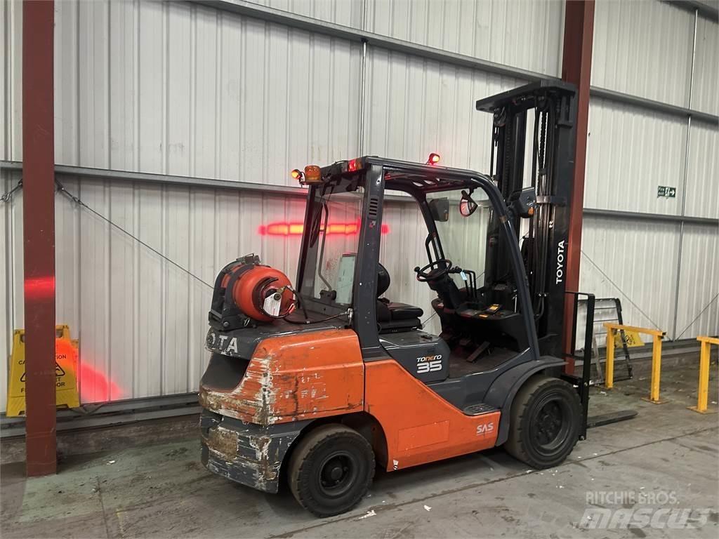 Toyota 02-8FGJF35 Газові навантажувачі