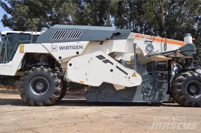 Wirtgen W240 Вантажівки / спеціальні
