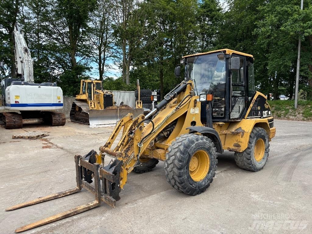 CAT 908 Фронтальні навантажувачі