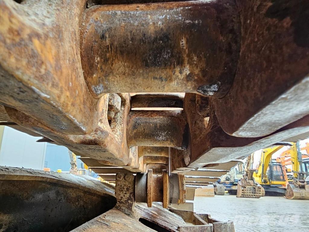 Komatsu HB215LC-2 Гусеничні екскаватори