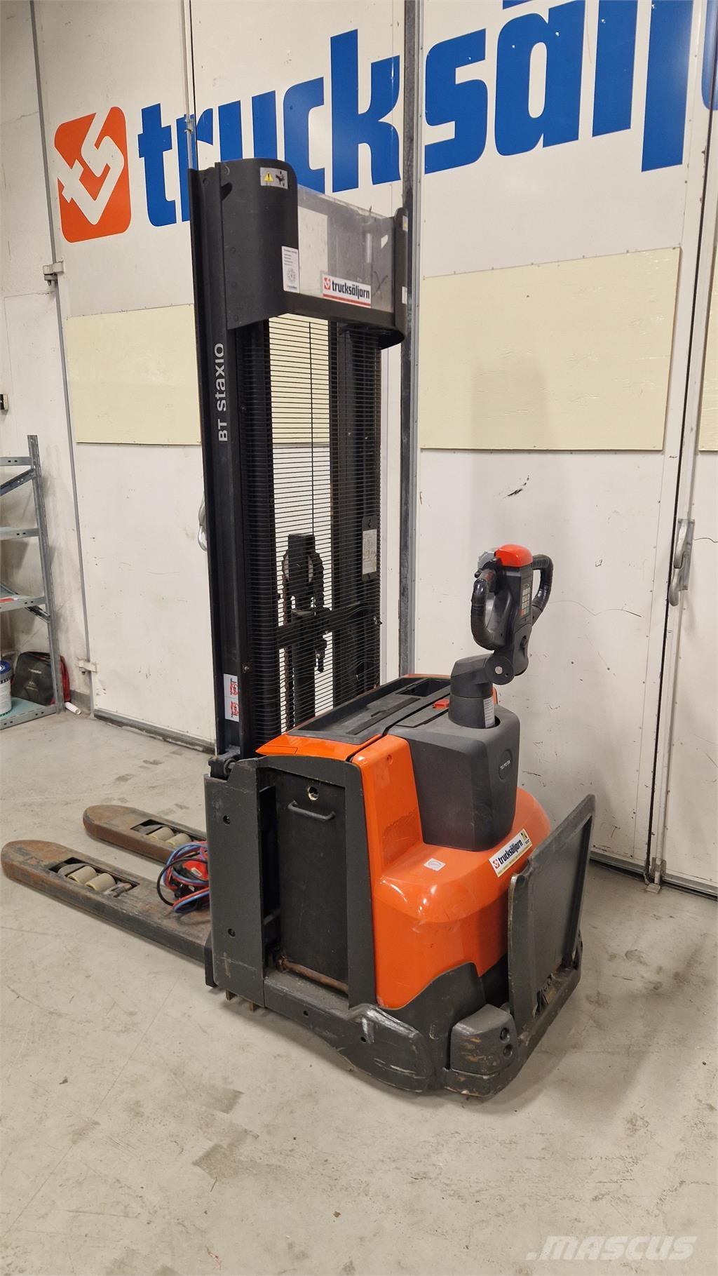 Toyota SWE120L Самохідні електроштабелери