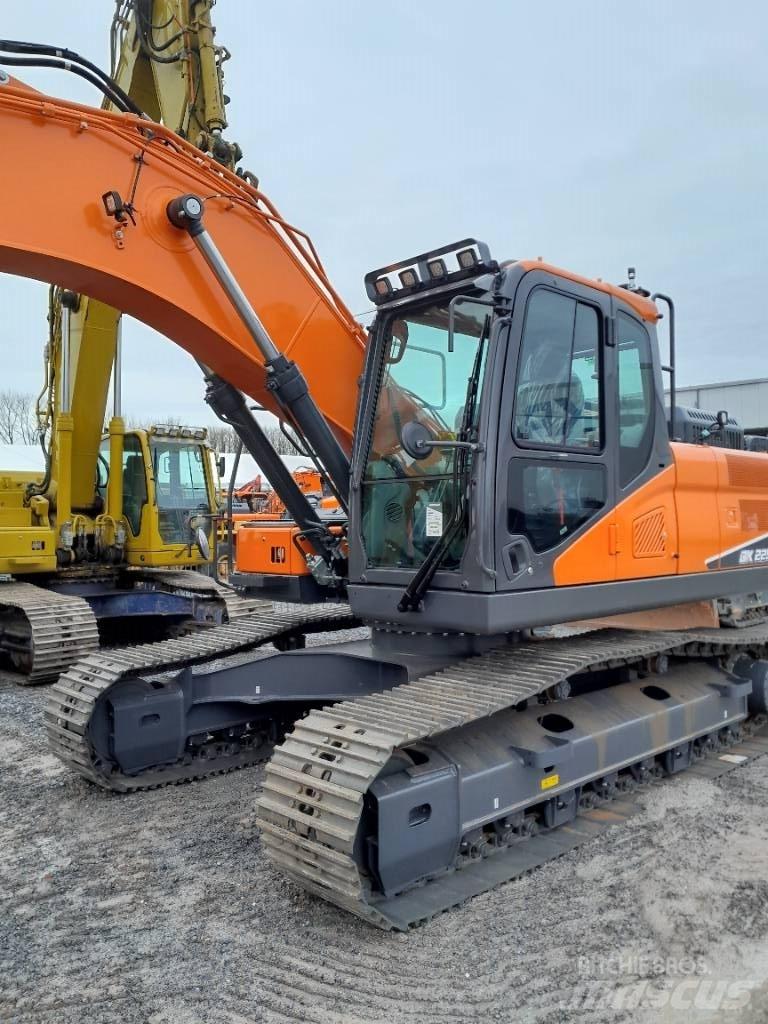 Develon DX 225 LC-7 Гусеничні екскаватори