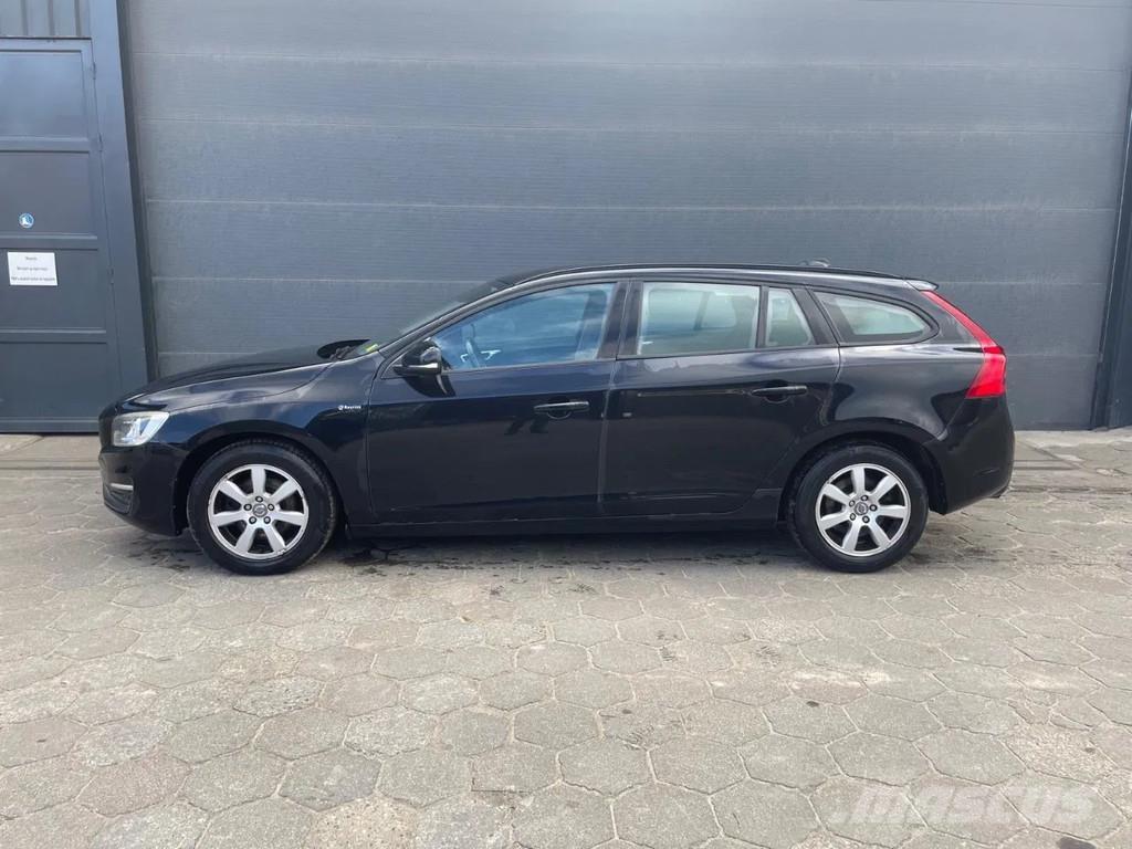 Volvo V60 . Автомобілі