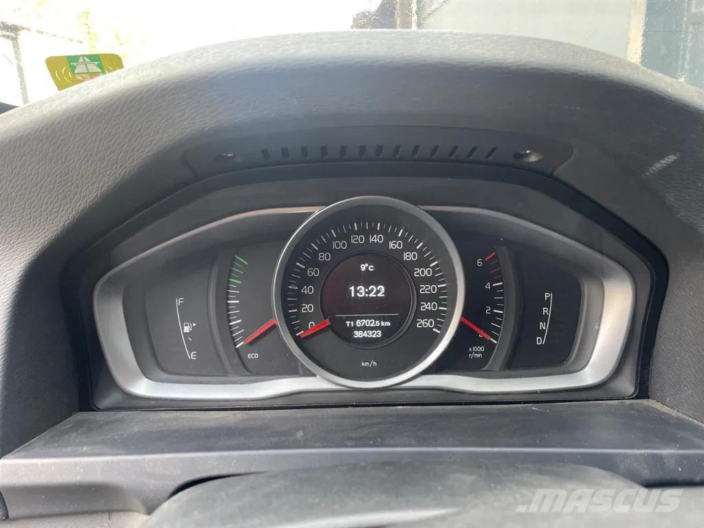 Volvo V60 . Автомобілі