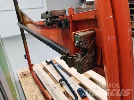 JLG 307 door Кабіна