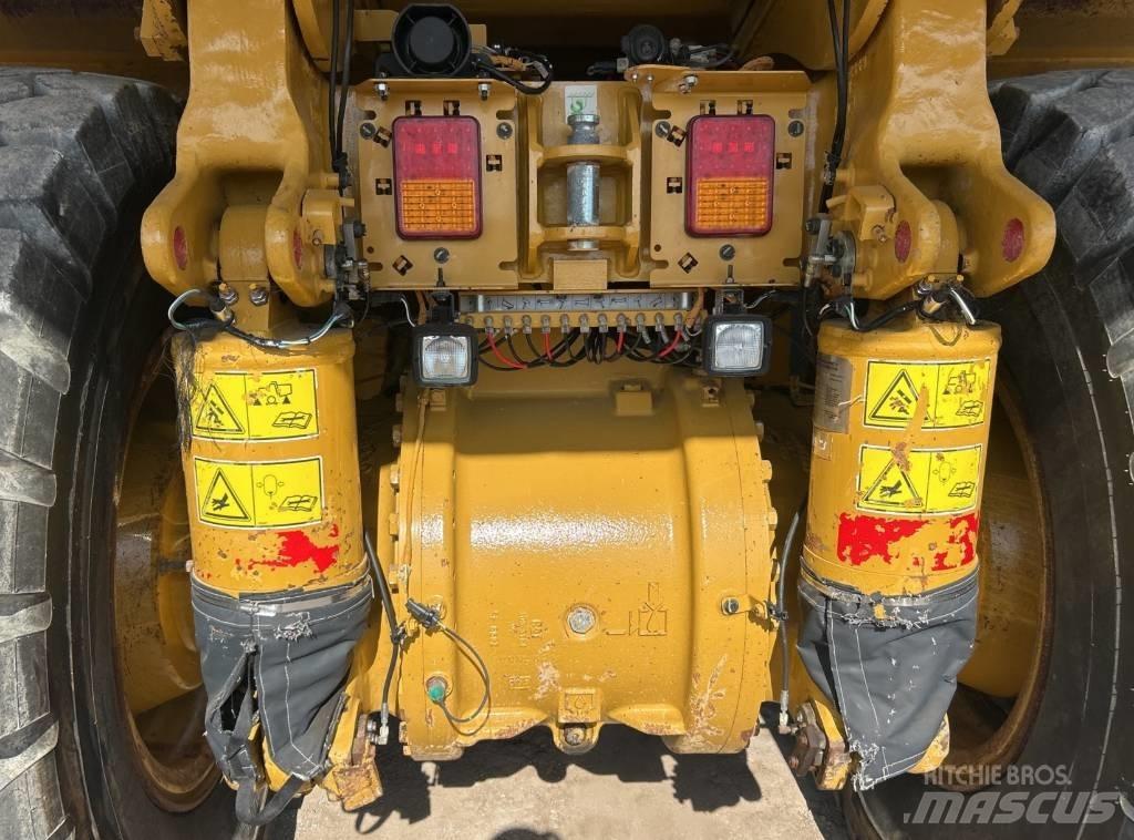 CAT 770 G Зчленовані самоскиди