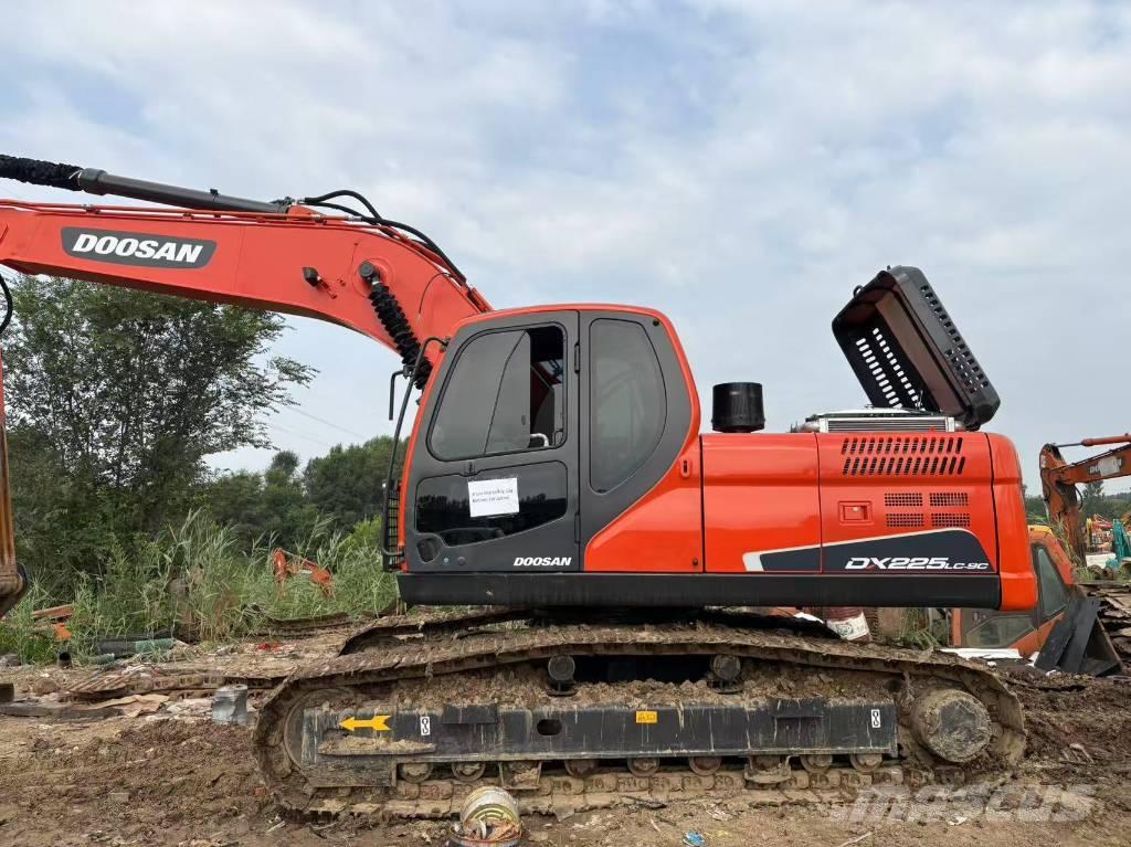 Doosan DX225LC-9C Гусеничні екскаватори