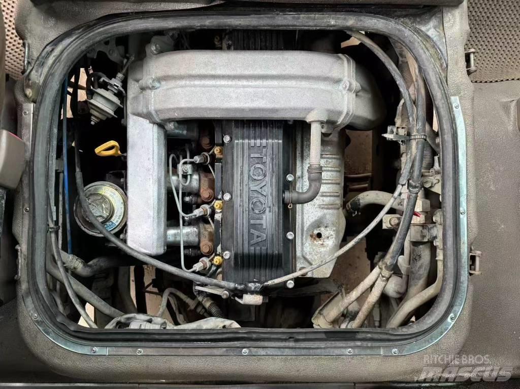 Toyota Coaster Мікроавтобуси