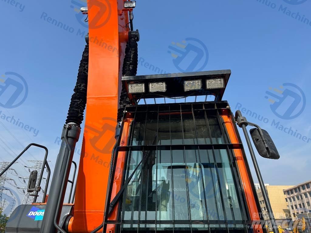 Doosan DX 300LC-9C Гусеничні екскаватори