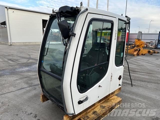 Liebherr R 317 CAB Кабіна