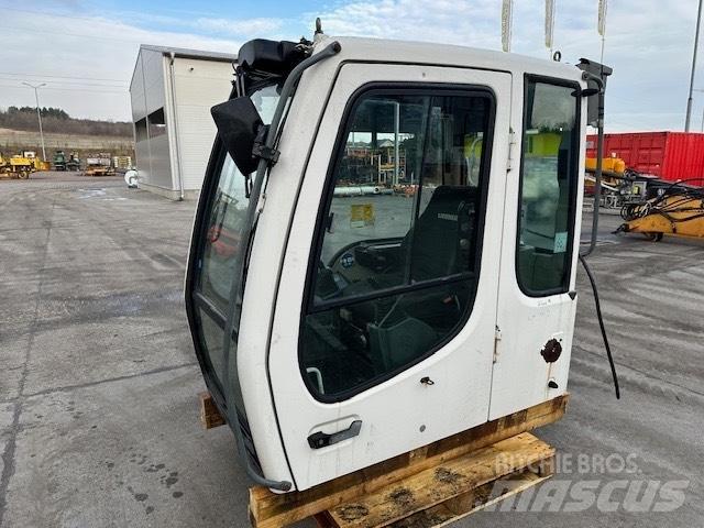 Liebherr R 317 CAB Кабіна