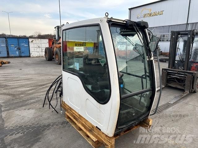 Liebherr R 317 CAB Кабіна