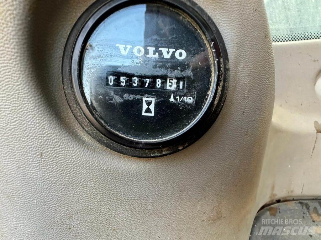 Volvo ECR145EL Гусеничні екскаватори