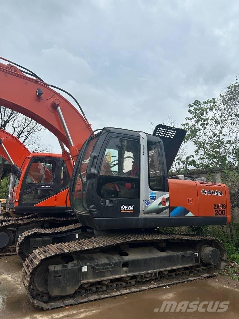 Hitachi ZX 200 Гусеничні екскаватори