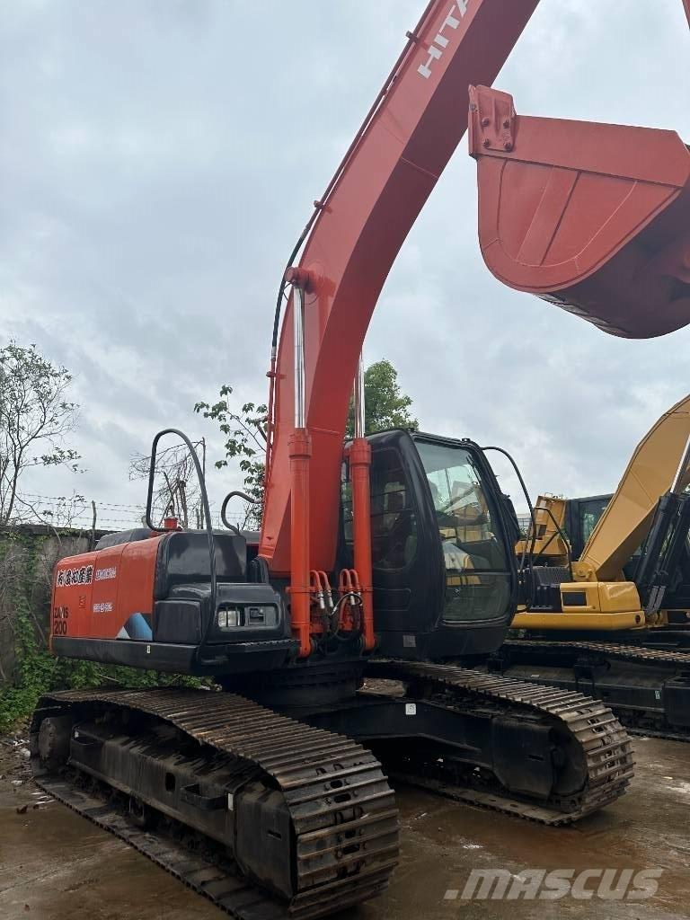 Hitachi ZX 200 Гусеничні екскаватори