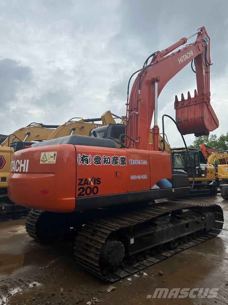 Hitachi ZX 200 Гусеничні екскаватори