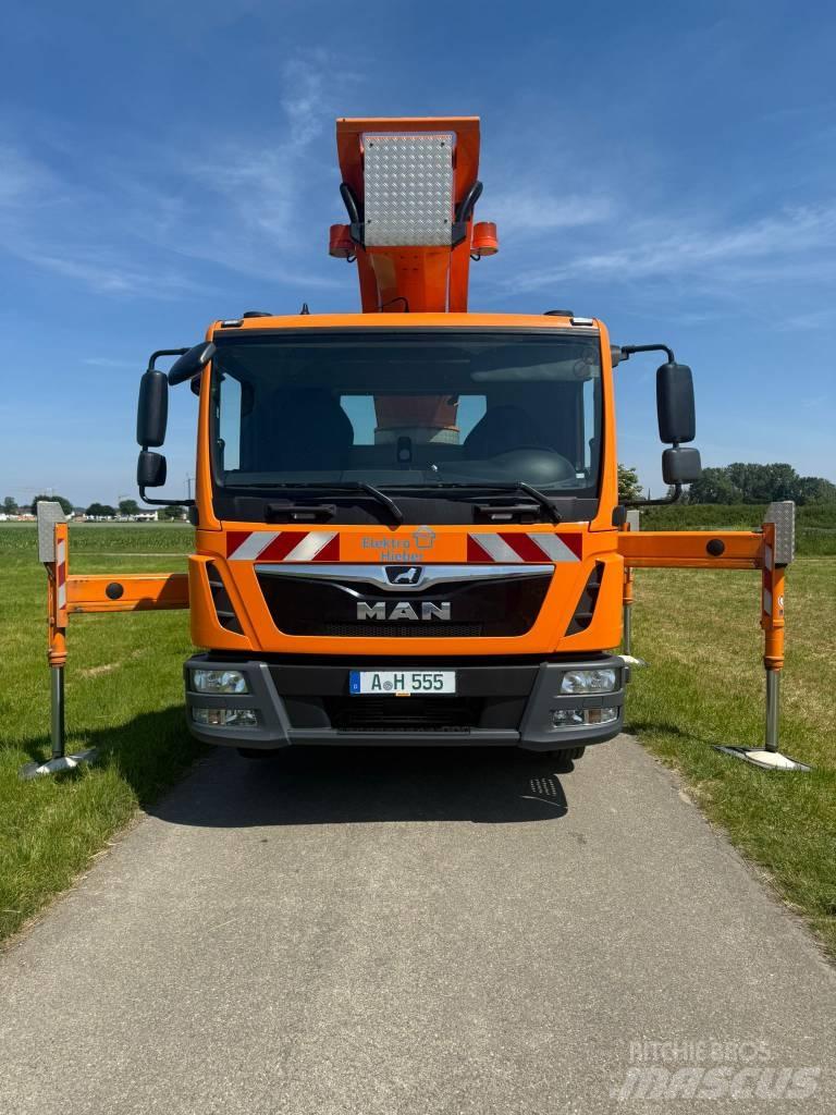 Palfinger P 300 KS Автовишки на базі вантажівки