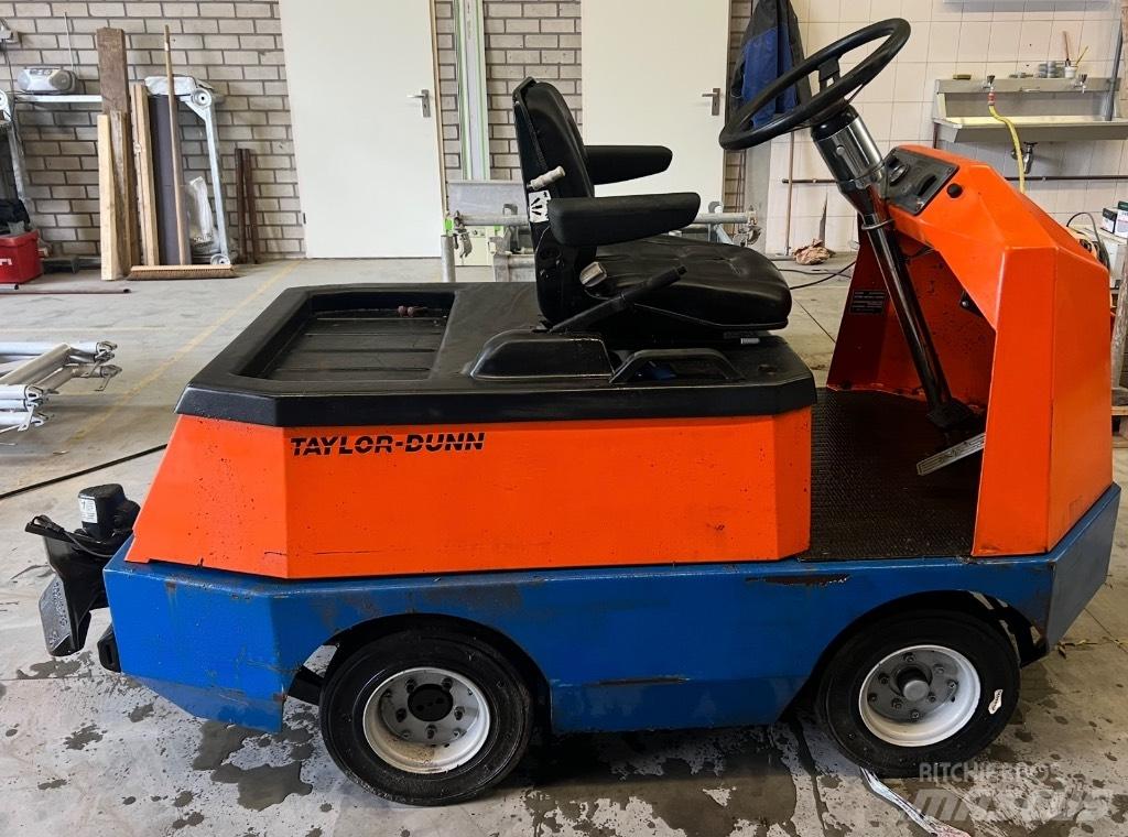 Taylor-Dunn C425 Тягачі колісні