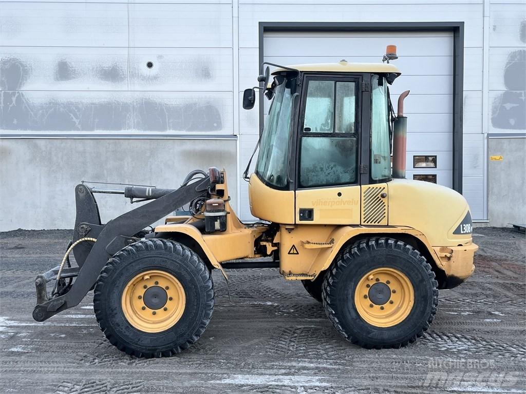 Volvo L 30 B Фронтальні навантажувачі