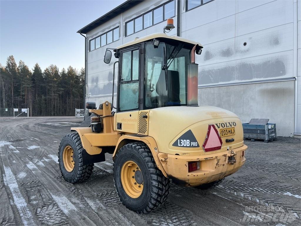 Volvo L 30 B Фронтальні навантажувачі