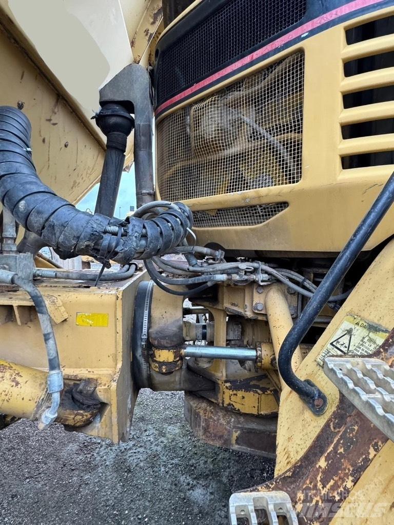 CAT 730 Зчленовані самоскиди