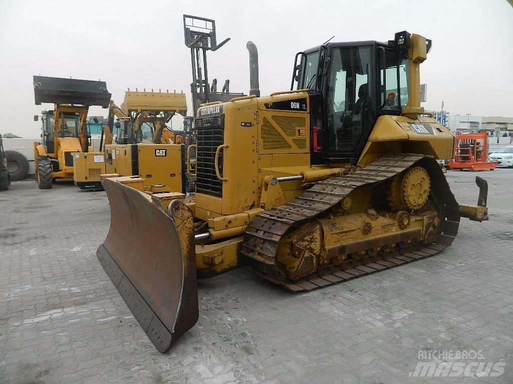 CAT D 6 N XL Гусеничні бульдозери