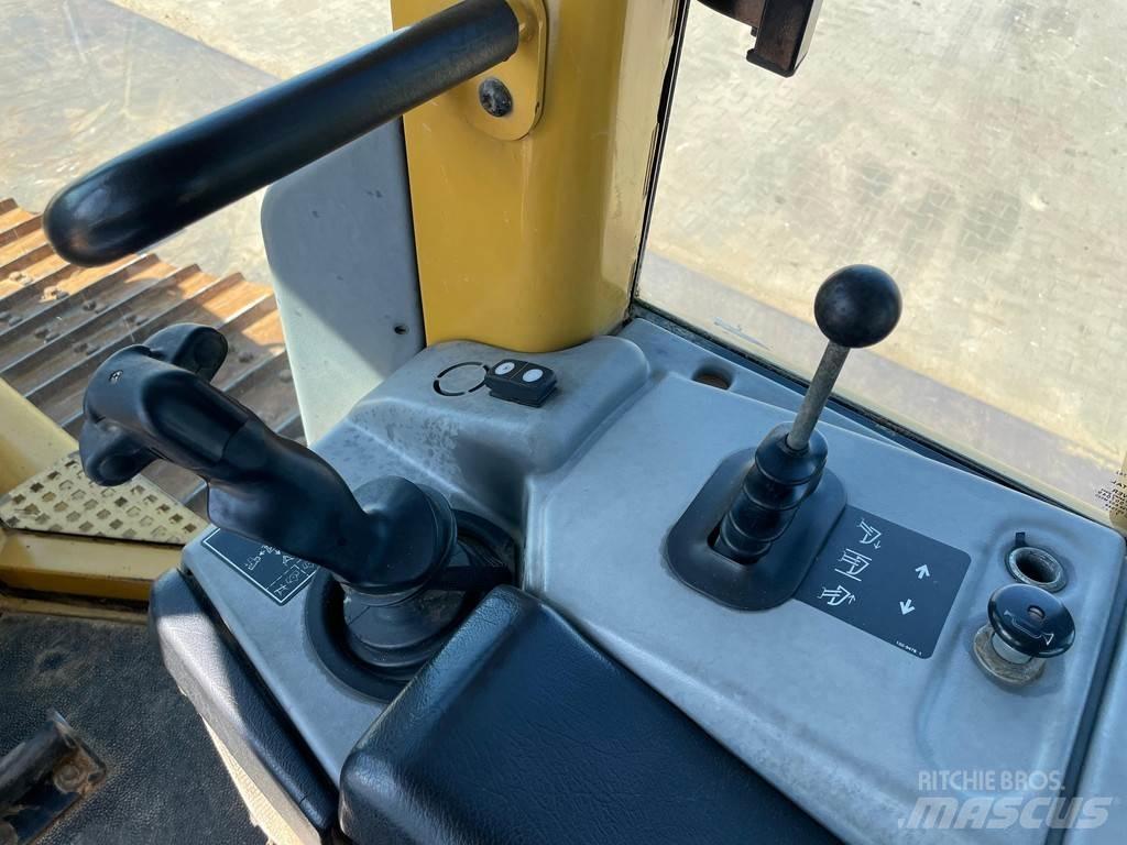 CAT D6N XL Гусеничні бульдозери