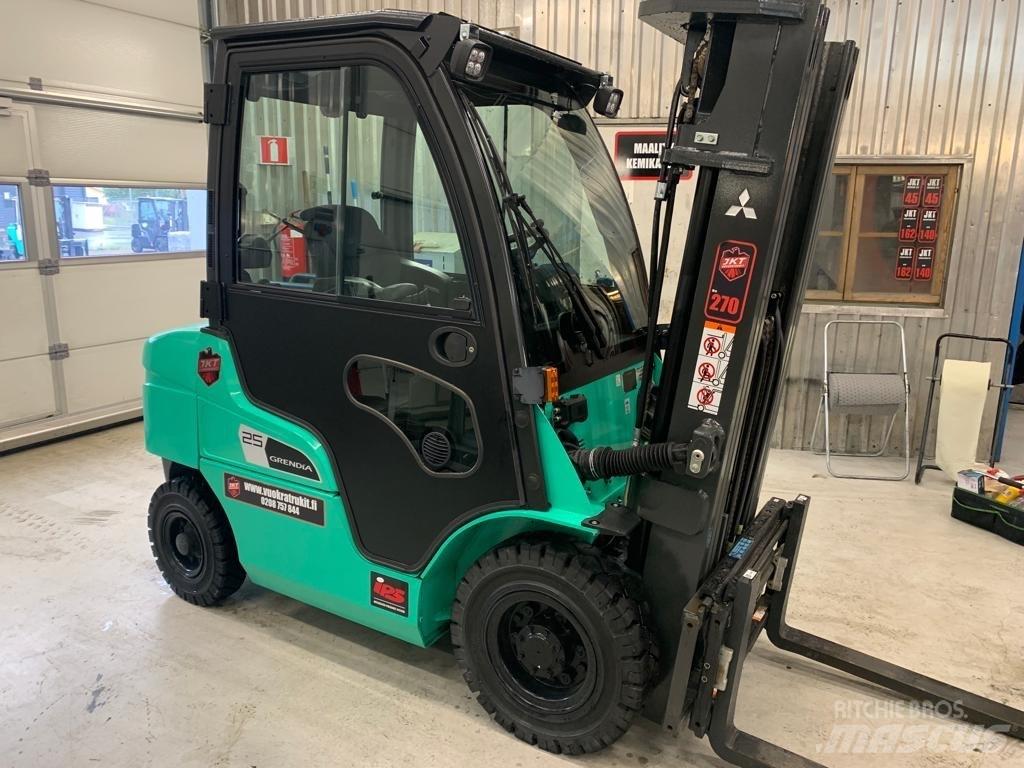 Mitsubishi FD25N3 Дизельні навантажувачі