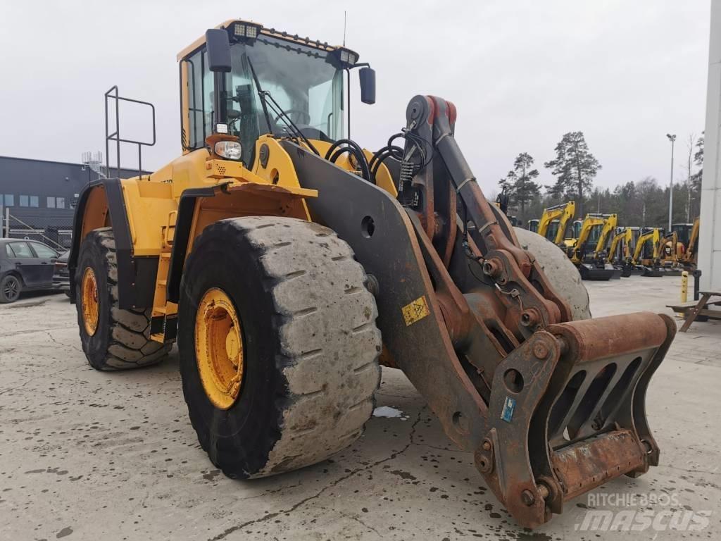 Volvo L220F Фронтальні навантажувачі