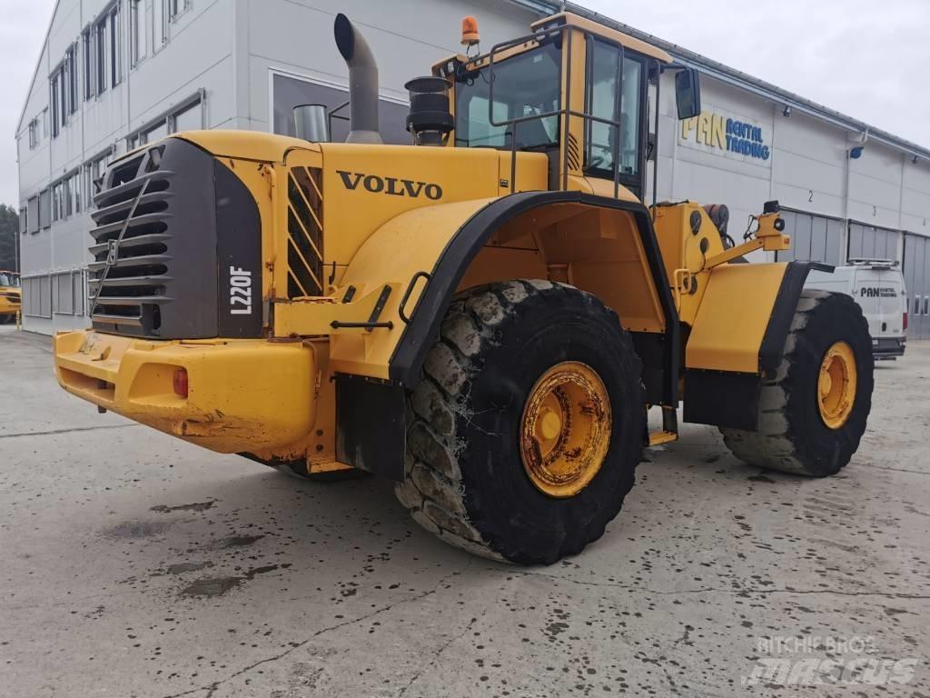 Volvo L220F Фронтальні навантажувачі