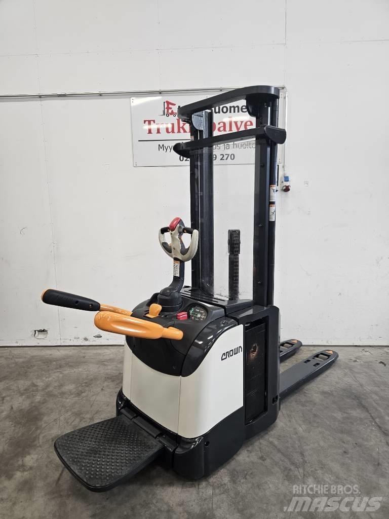 Crown ETi 4000 1.6 Самохідні електроштабелери