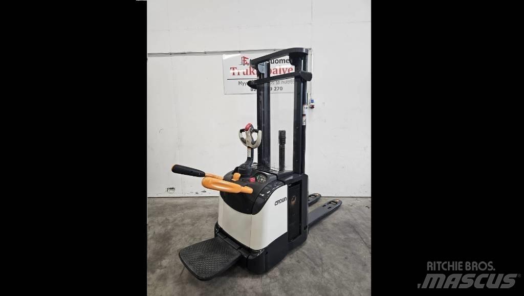 Crown ETi 4000 1.6 Самохідні електроштабелери