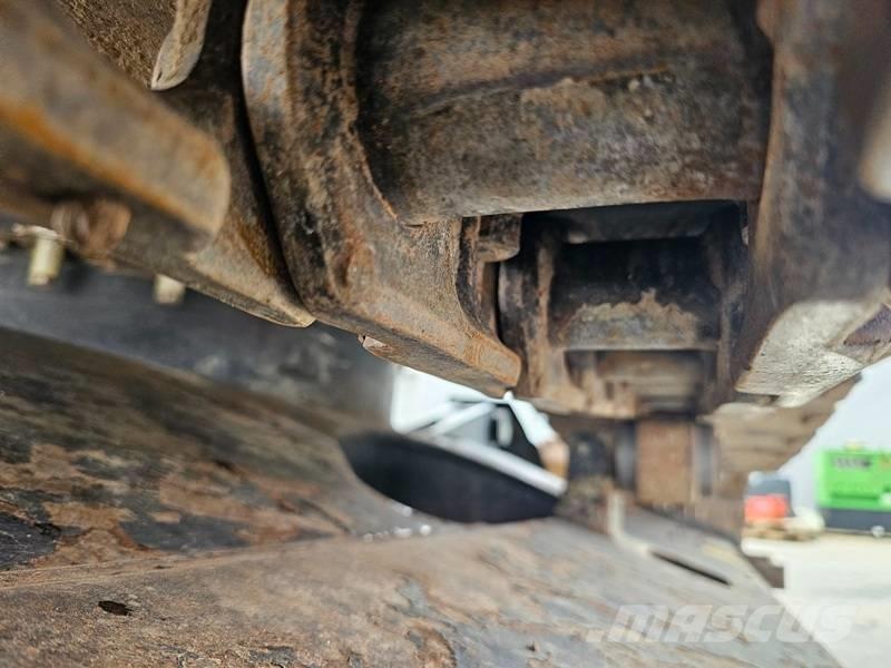 Hitachi ZX 135 US-6 Гусеничні екскаватори