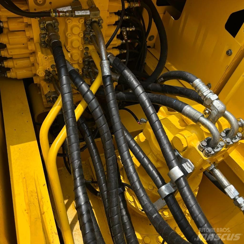 Komatsu 220-8 Гусеничні екскаватори