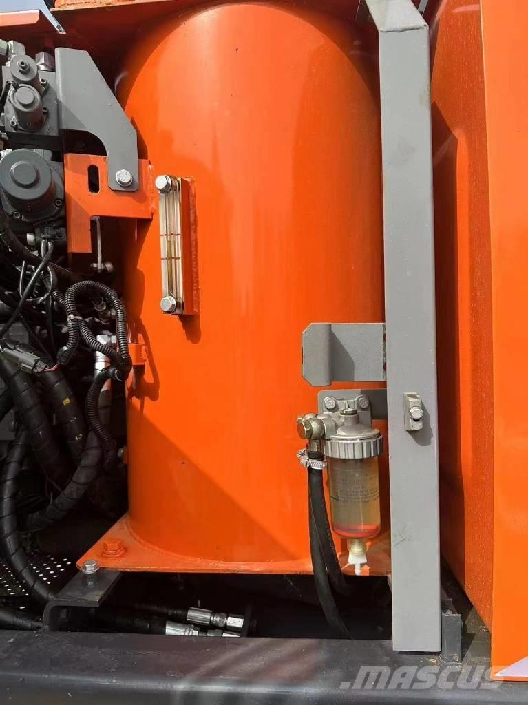 Hitachi 130 Гусеничні екскаватори
