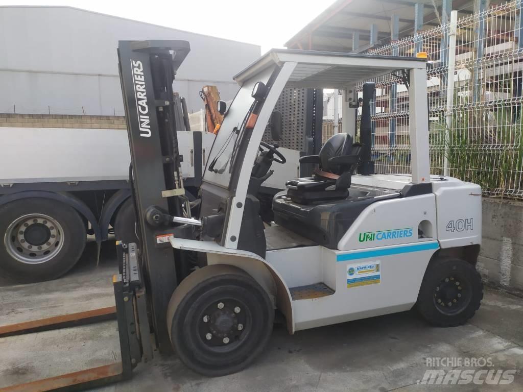 UniCarriers D1F4A40Q Бокові навантажувачі