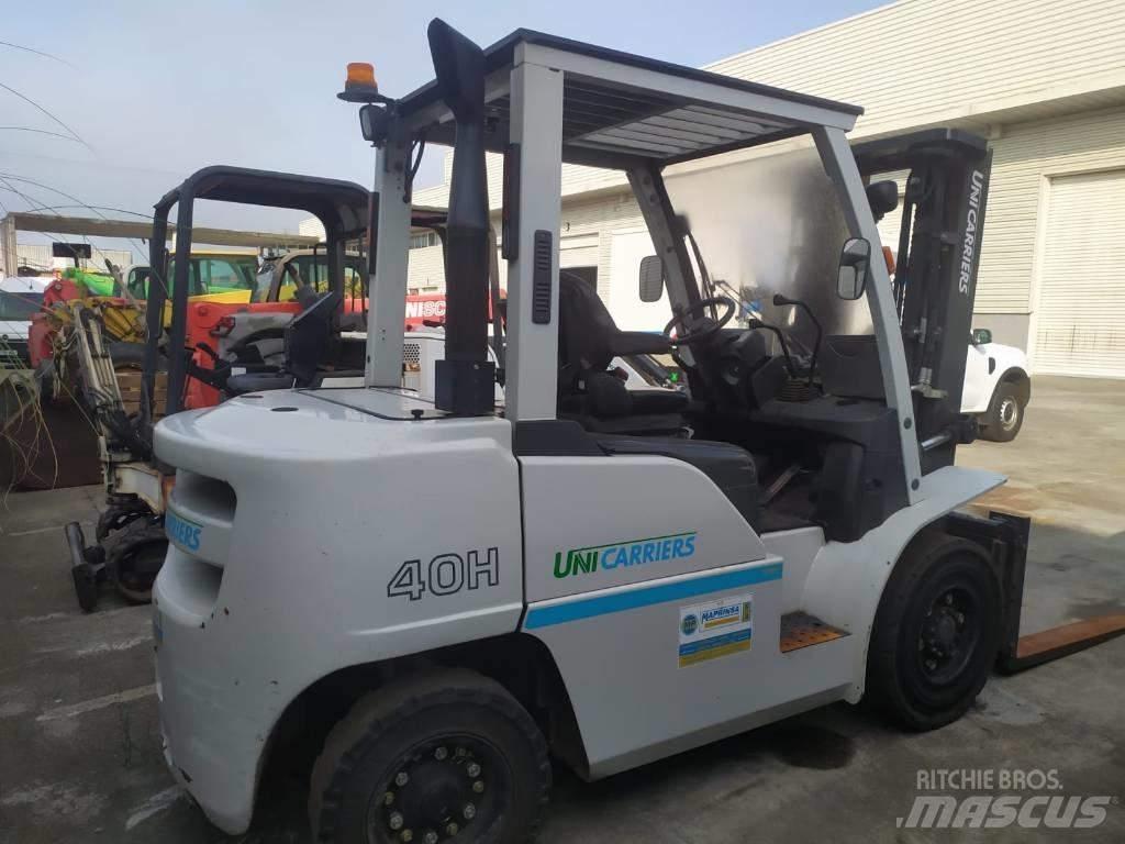 UniCarriers D1F4A40Q Бокові навантажувачі