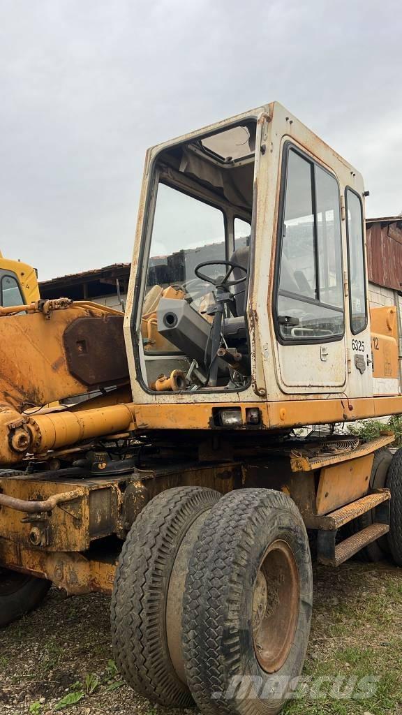 Liebherr 912 Кабіна