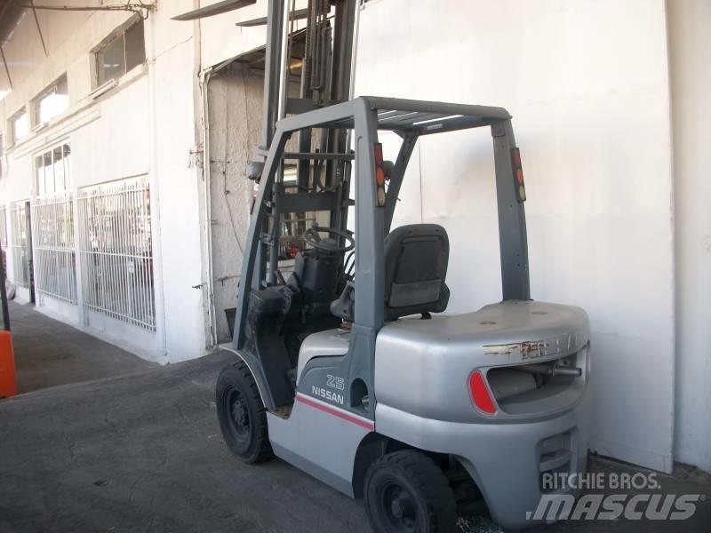 Nissan PL02A25 Газові навантажувачі