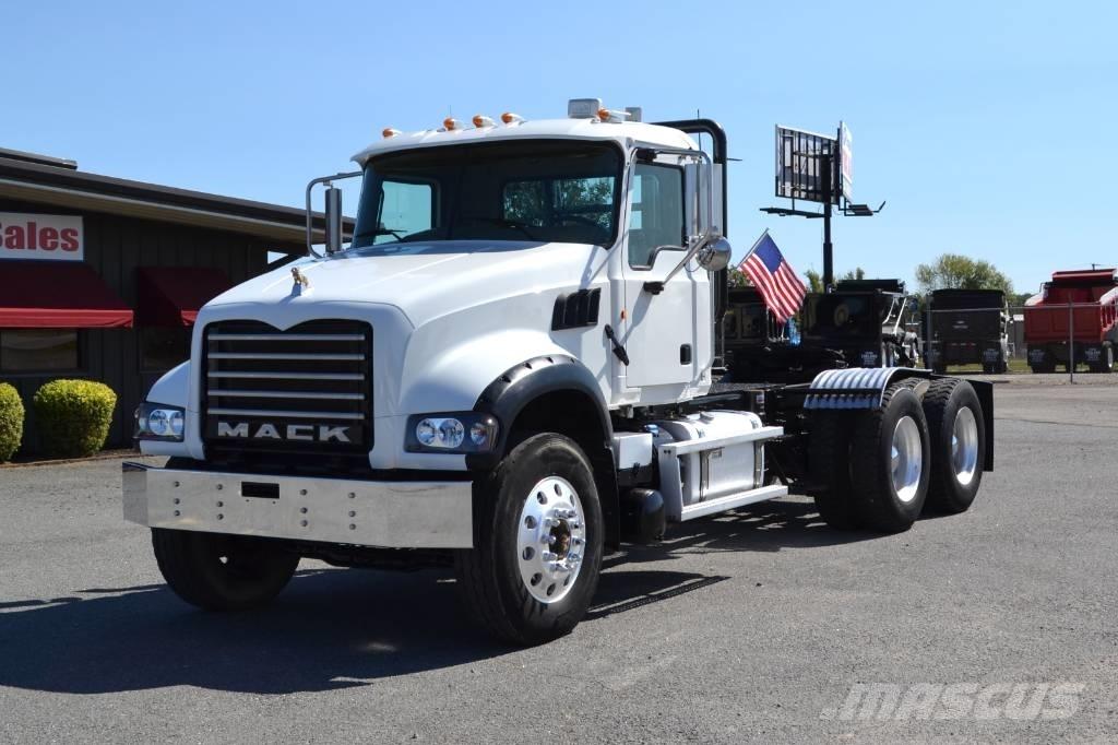 Mack Granite GU 713 Тягачі