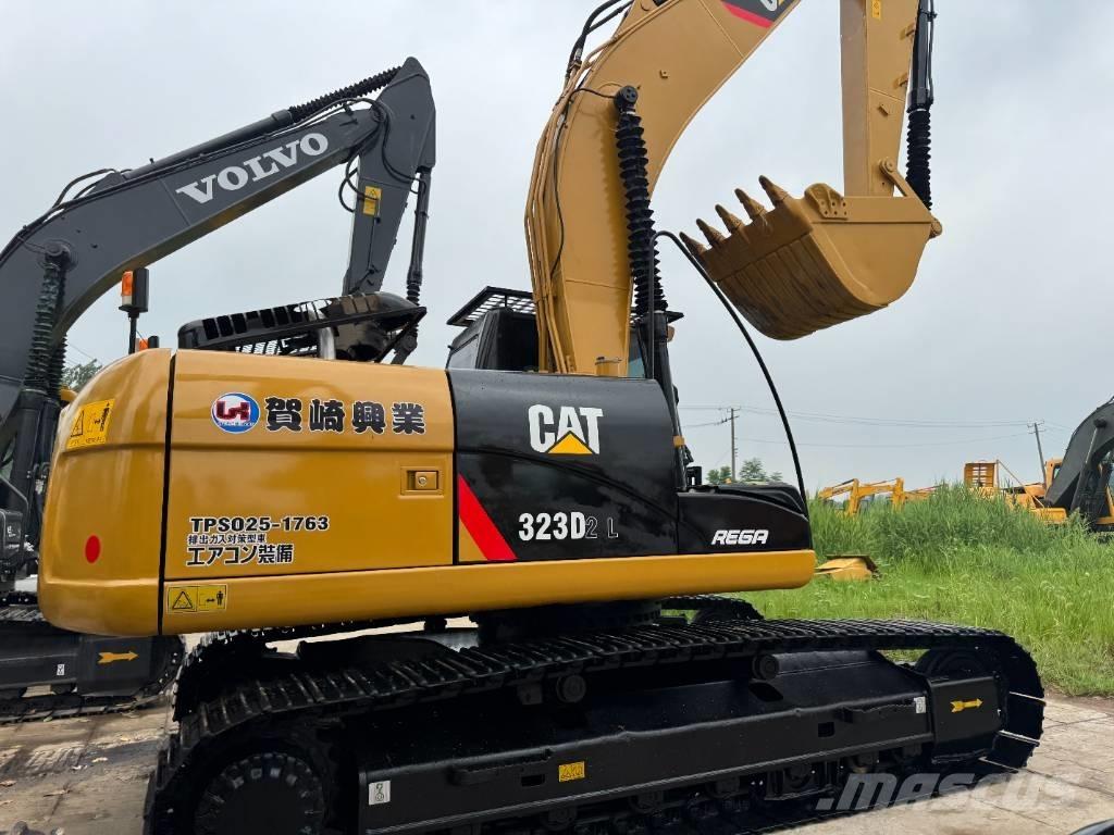 CAT 323D2 Гусеничні екскаватори