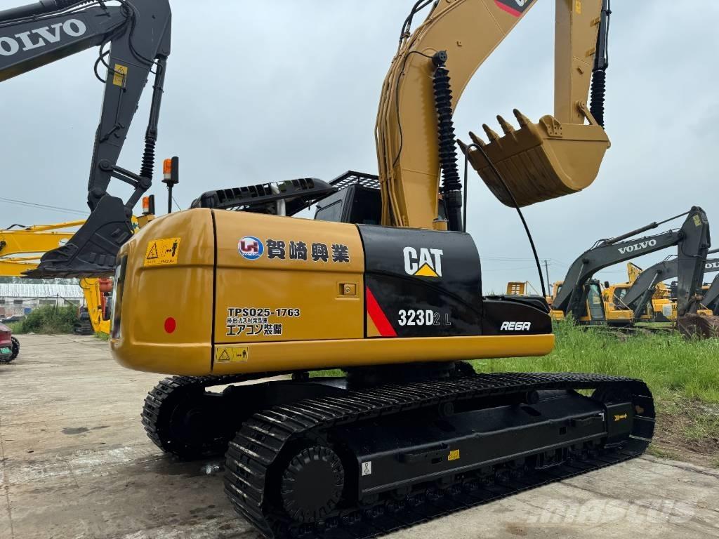 CAT 323D2 Гусеничні екскаватори