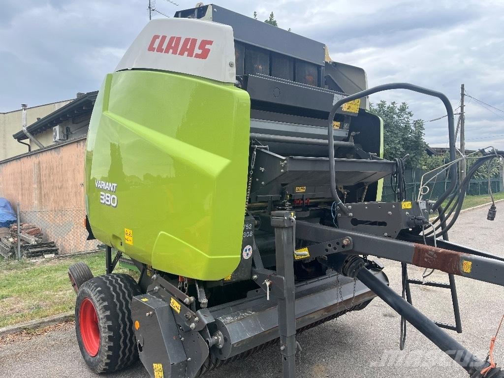 CLAAS Variant 380 Рулонні прес-підбирачі