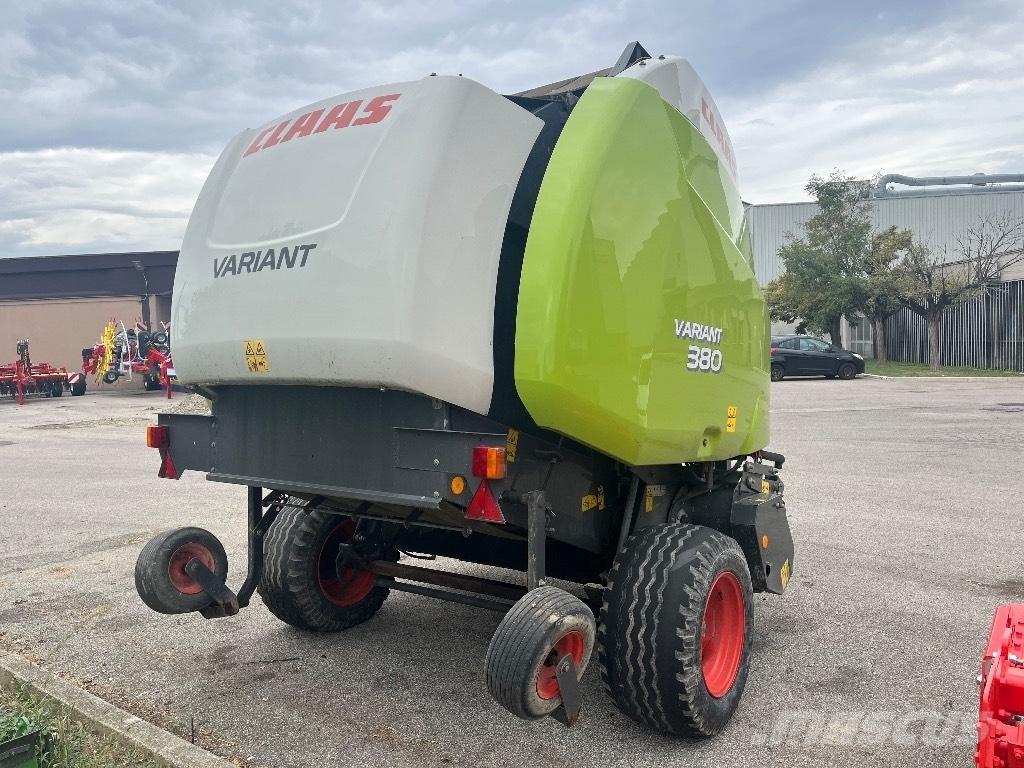 CLAAS Variant 380 Рулонні прес-підбирачі