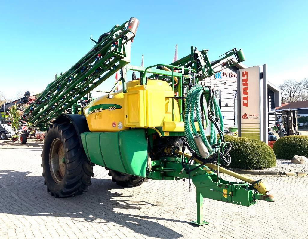 John Deere 732 Причіпні обприскувачі