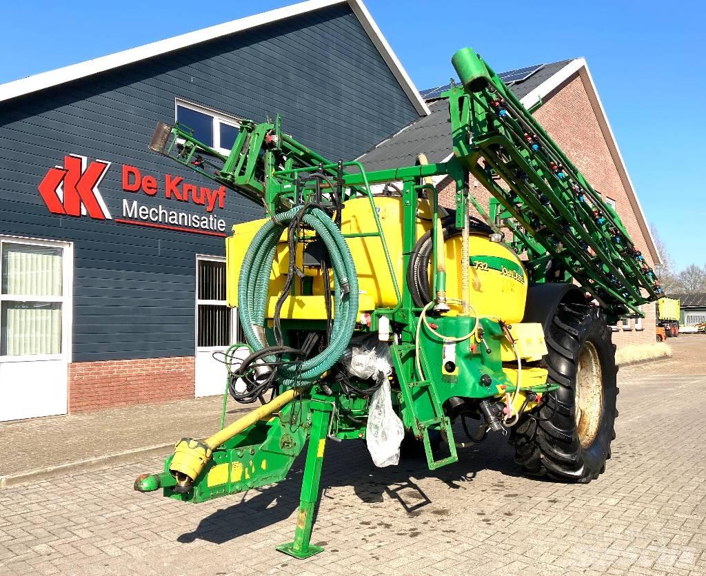 John Deere 732 Причіпні обприскувачі