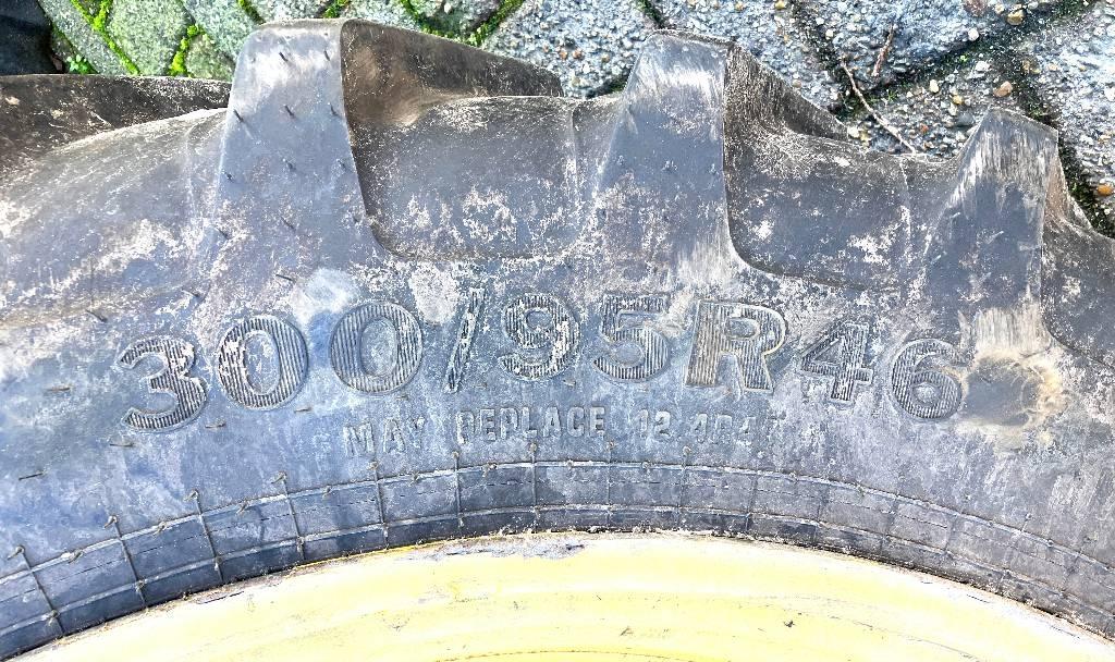 John Deere 732 Причіпні обприскувачі