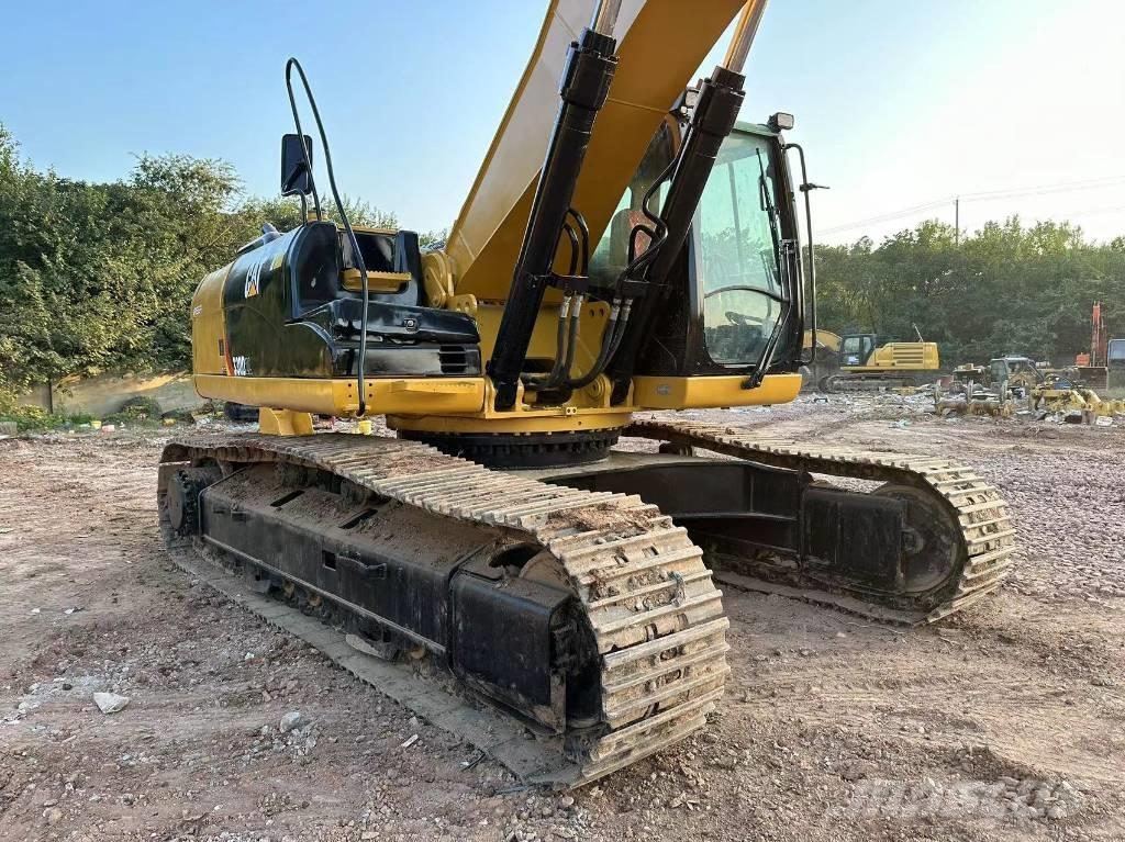 CAT 330DL Гусеничні екскаватори