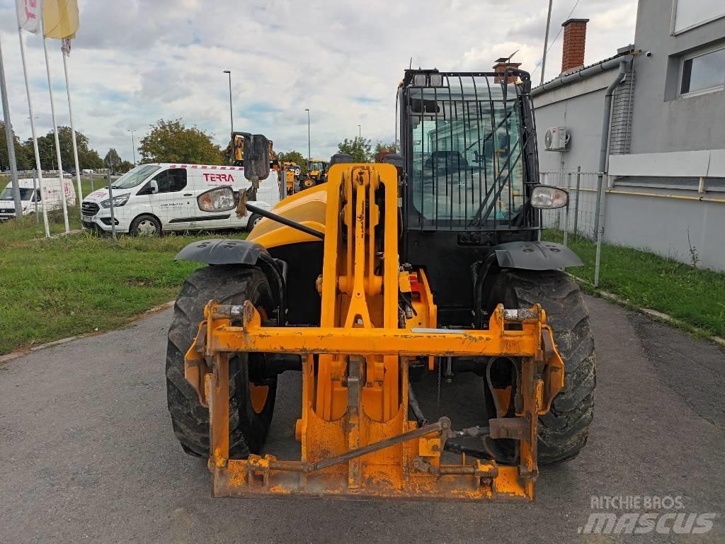 JCB 542-70 IND Телескопічні фронтальні навантажувачі