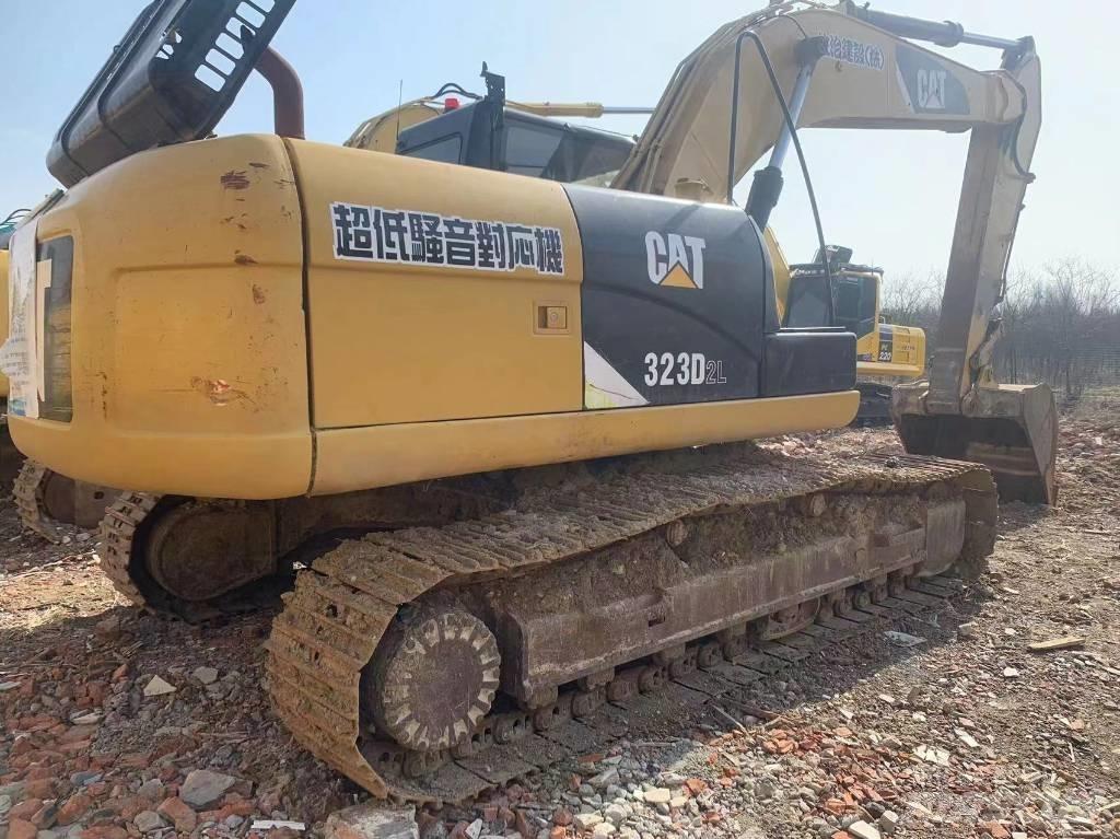 CAT 323D2 Гусеничні екскаватори